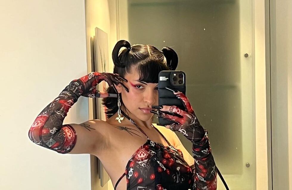 Cazzu y un video al límite de la censura en TikTok: “Me gusta jugar contigo…”