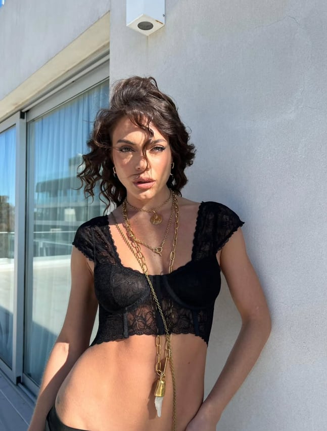 Encaje y transparencias: Emilia Attias lució un look de noche infartante y dejó muy poco para la imaginación