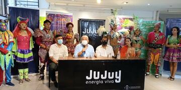 El intendente sampedreño Julio Bravo, y el secretario de Cultura de la Provincia, Luis Medina Zar, presentaron el "Carnaval de las Yungas" en San Salvador de Jujuy.