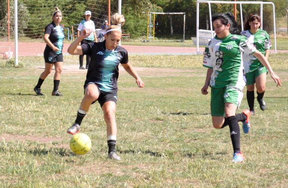 Fútbol Femenino: Venus y Ramonas definirán el campeón