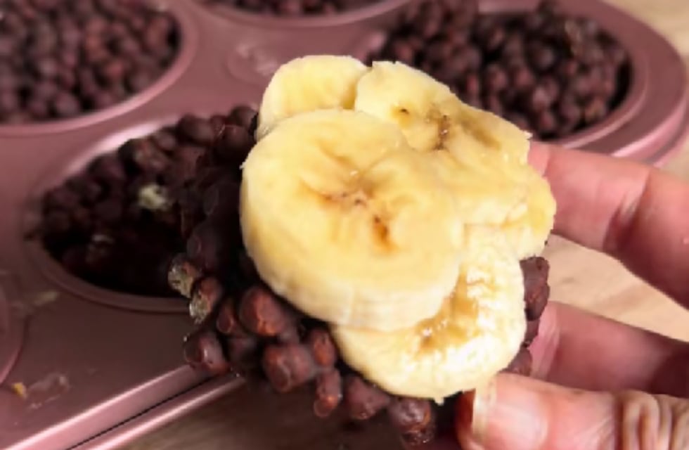 Cómo hacer un postre de banana y chocolate sin azúcar: receta con solo 3 ingredientes y sin horno
