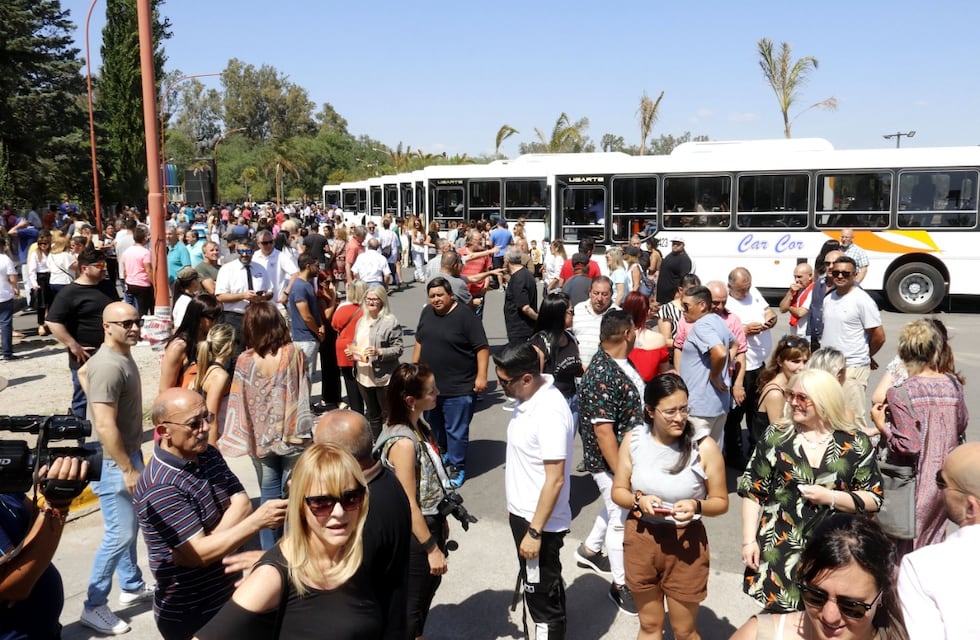 Vecinos de Villa Carlos Paz presentaron un proyecto que busca mejorar las paradas de colectivos