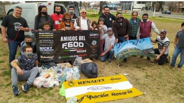 Se realizó en Pérez la caravana del Fiat 600 (Facebook Talleres de Integración Barrial)