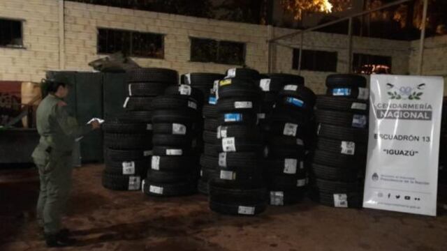 Puerto Iguazú: Gendarmería decomisó neumáticos sin aval aduanero.