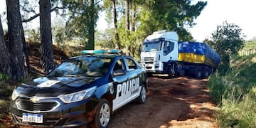 Se traslado los vehículos con sus respectivas cargas hasta el puesto de Centinela de Gendarmería Nacional.