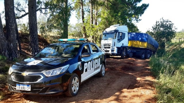 Se traslado los vehículos con sus respectivas cargas hasta el puesto de Centinela de Gendarmería Nacional.