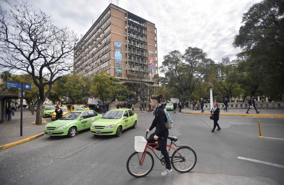 Remiseros de Córdoba no avalan el aumento de tarifa