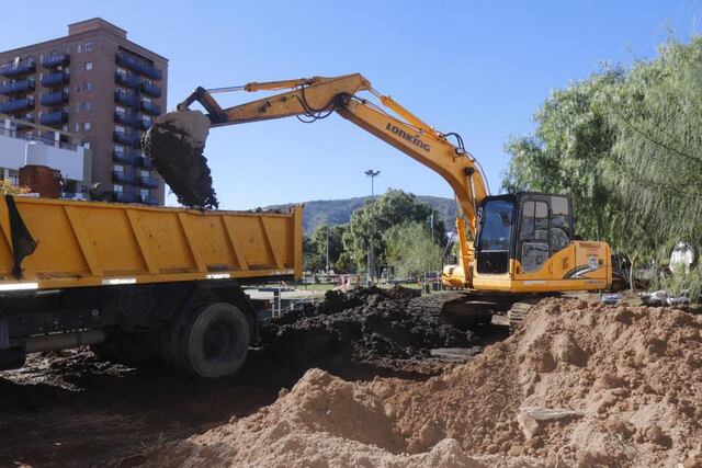 Se continúan realizando mejoras y múltiples tareas de mantenimiento en distintos barrios de Villa Carlos Paz.
