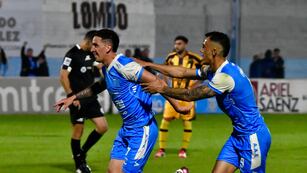 Estudiantes de Río Cuarto festejó domingo y lunes.Es puntero de la Primera Nacional (Tomy Fragueiro / La Voz)