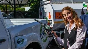 La ministra de Ambiente, Victoria Flores, inaugura el uso de biocombustibles (Gobierno de Córdoba).