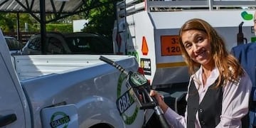 La ministra de Ambiente, Victoria Flores, inaugura el uso de biocombustibles (Gobierno de Córdoba).