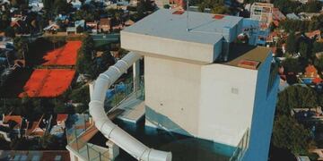 Un tobogán en Temperley a 98 metros de altura, sorprendió a todos los usuarios en las redes sociales.