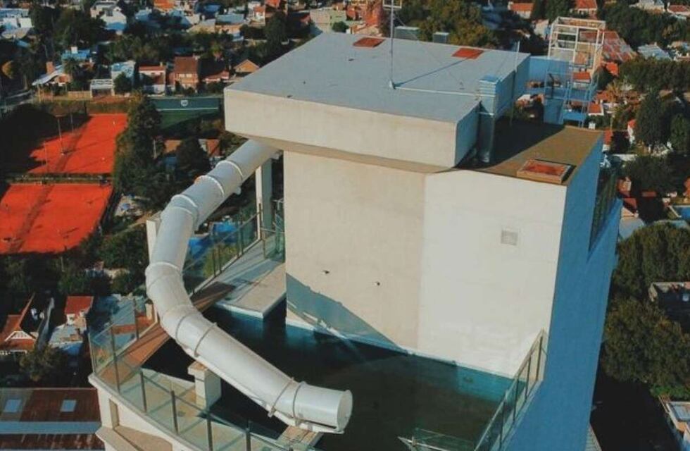 Temperley: venden un departamento con un tobogán acuático a 98 metros de altura y se hizo viral
