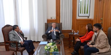 Gobernador Osvaldo Jaldo en reunion con la Intendenta de Bella Vista, Ana Paula Quiles