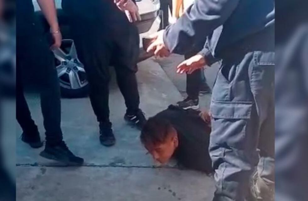 Video: entró a robar en Córdoba, vecinos lo redujeron y les prometió volver para vengarse