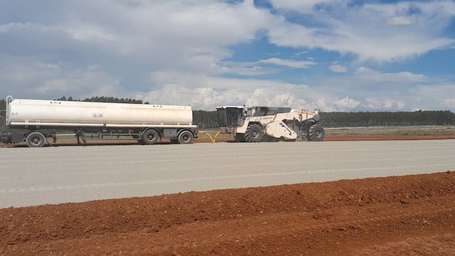 Se iniciaron trabajos de aslfatado del Aeropuerto de Concordia.