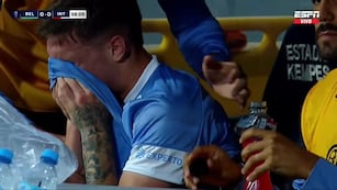 Jeremías Lucco salió lesionado apenas comenzó Belgrano ante Inter de Brasil, por lesión (Captura).