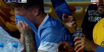 Jeremías Lucco salió lesionado apenas comenzó Belgrano ante Inter de Brasil, por lesión (Captura).