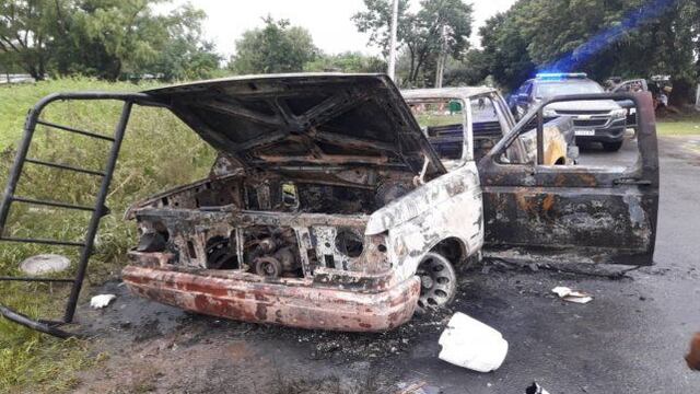 Vecinos incendiaron la camioneta en la que se desplazaba el asesino