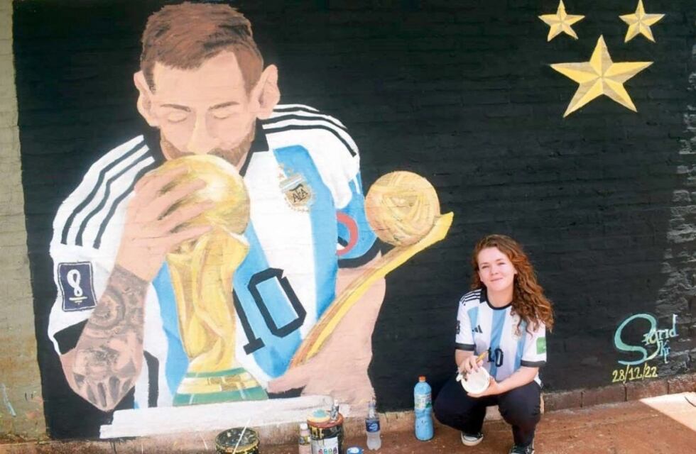 Una joven artista de Jardín América retrató a Lionel Messi en un polideportivo local
