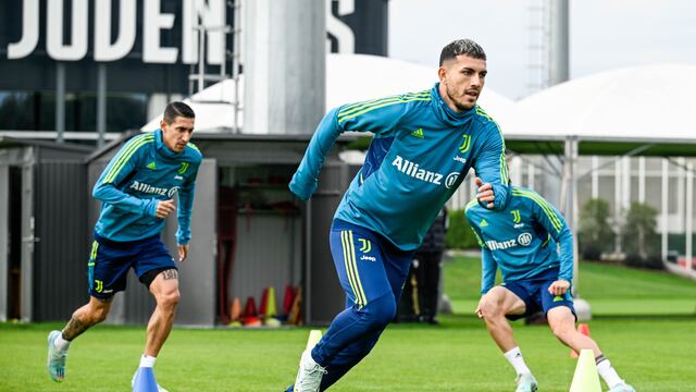 Di María y Paredes se prendieron en un divertido juego que propuso la Juventus. Foto: La Voz.