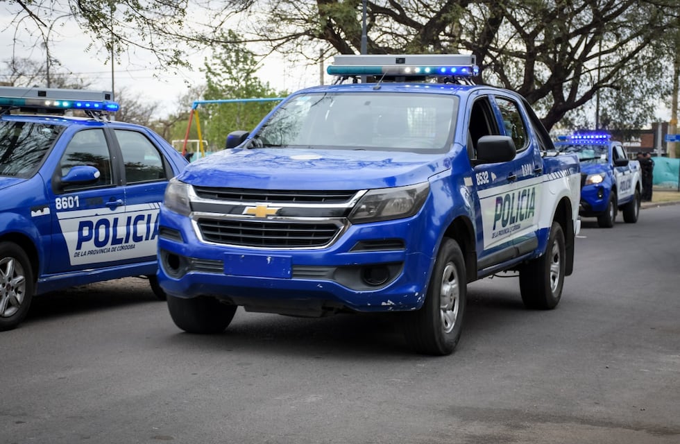 Grabó a 2 policías en un momento íntimo en un patrullero y llamó al 911: qué va a pasar con los uniformados