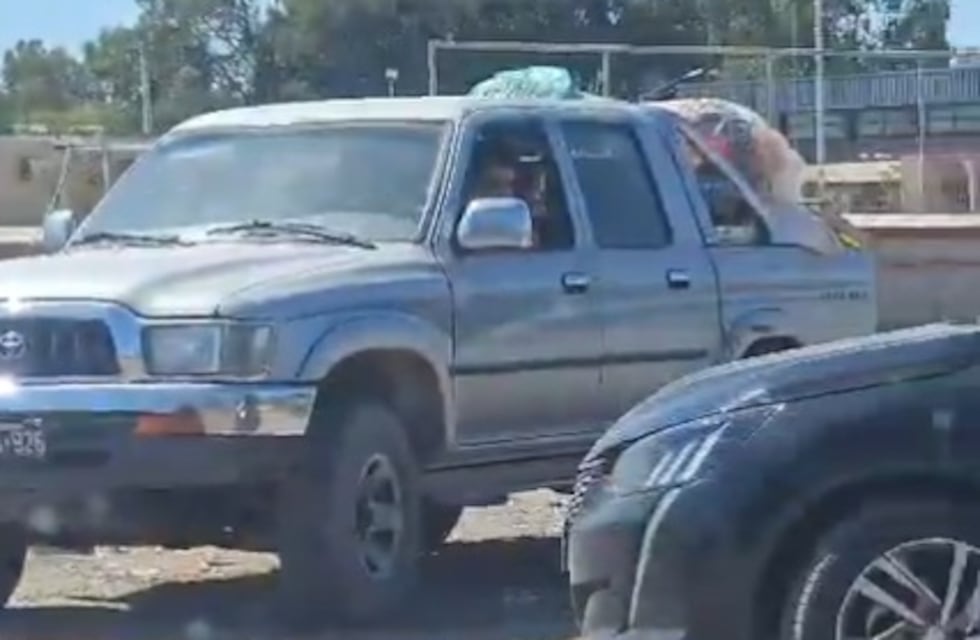 Video: así le cruzó el auto el intendente de Rawson a un vecino que quería tirar basura a un descampado