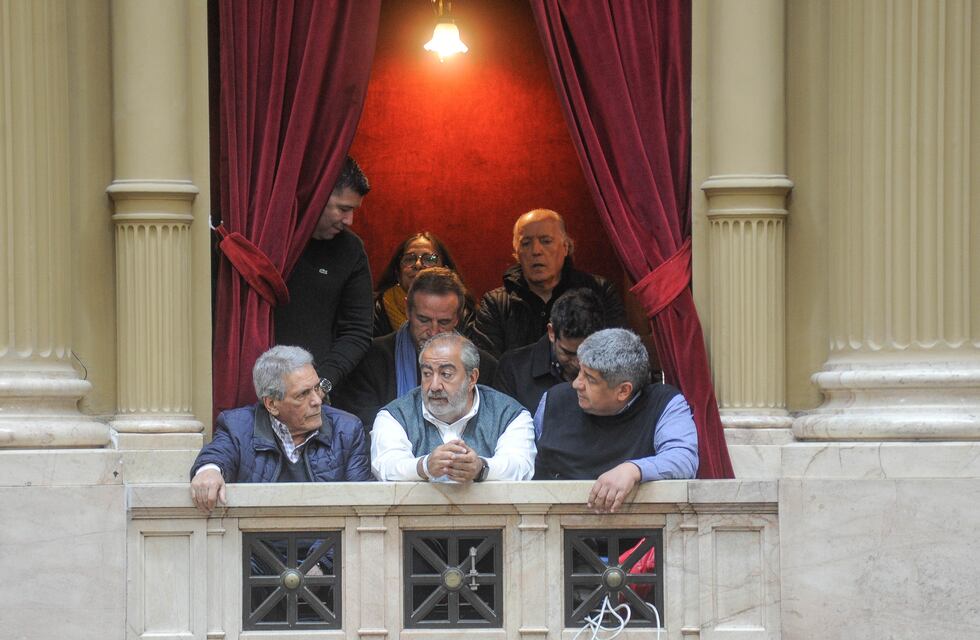 La CGT y diputados de Unión por la Patria exigen a Milei que “retrotraiga el DNU y mande proyectos de ley”