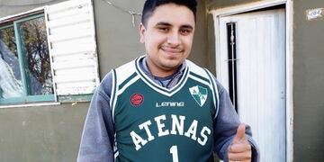 Francisco Benítez, ganador del reality La Voz Argentina y un reconocimiento por parte de Asociación Deportiva Atenas. (Prensa Atenas)