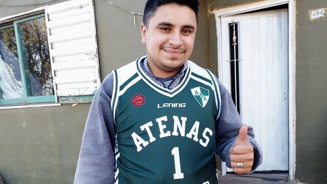 Francisco Benítez, ganador del reality La Voz Argentina y un reconocimiento por parte de Asociación Deportiva Atenas. (Prensa Atenas)