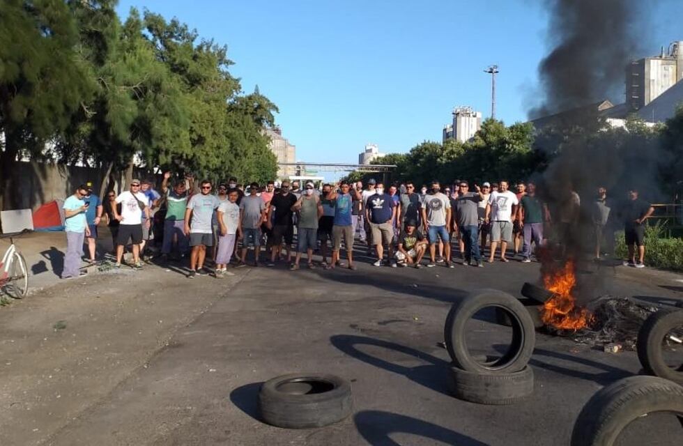 Se levantó el paro en los puertos del Gran Rosario con acuerdo salarial