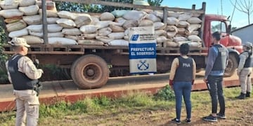 Frustran envío de soja sin aval aduanero hacia Brasil desde la costa de El Soberbio.