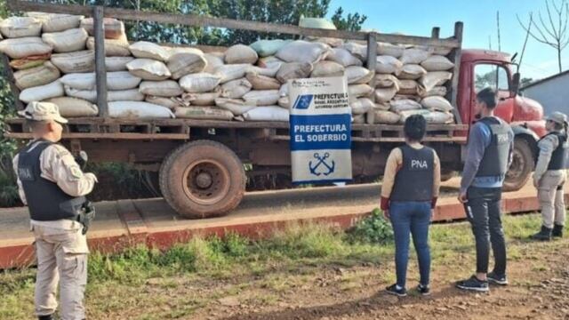 Frustran envío de soja sin aval aduanero hacia Brasil desde la costa de El Soberbio.