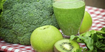 Agua con limón, vinagre en ayunas y batidos detox: una nutricionista cordobesa desmitificó las bebidas.