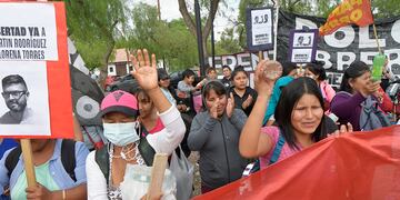 La jueza del Juzgado Colegiado Penal N° 2, Mirna Montaldi, ordenó la liberación de los dirigentes del Polo Obrero, Martín Rodríguez y Lorena Torres.