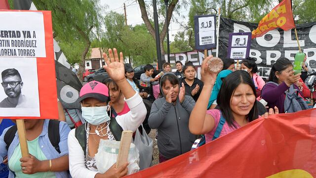 La jueza del Juzgado Colegiado Penal N° 2, Mirna Montaldi, ordenó la liberación de los dirigentes del Polo Obrero, Martín Rodríguez y Lorena Torres.