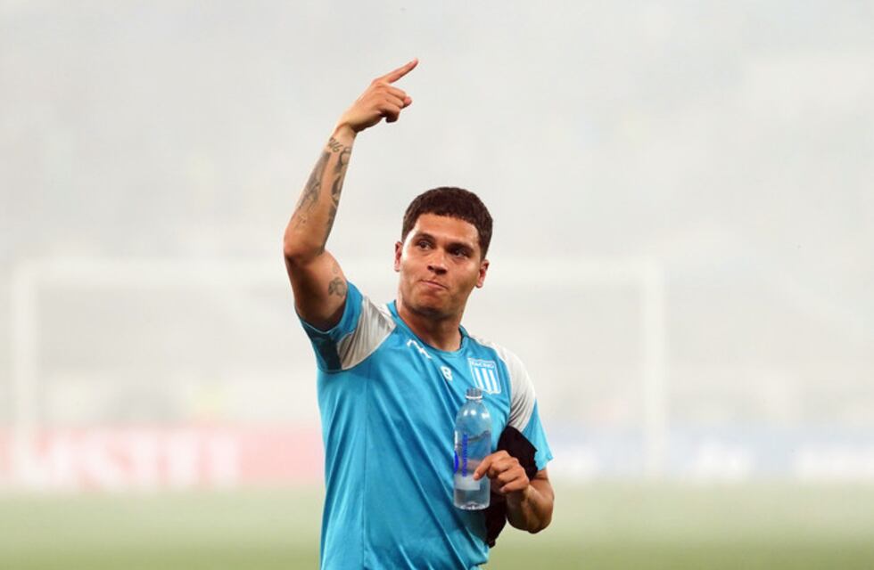 El cálido gesto de Juanfer Quintero con dos hinchas de Racing en la previa de la final de la Copa Sudamericana