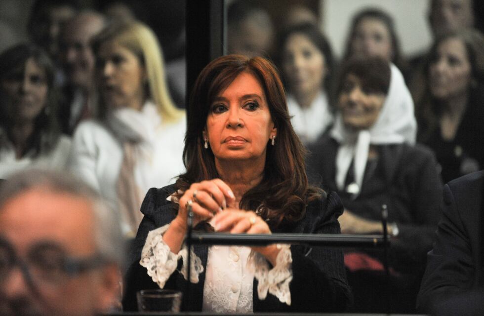 La Cámara Federal porteña revocó el sobreseimiento de Cristina Kirchner por el supuesto lavado de activos
