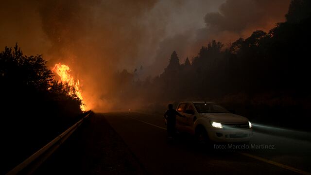 Autoridades de Río Negro y Chubut ayudan a combatir el fuego en Bariloche.