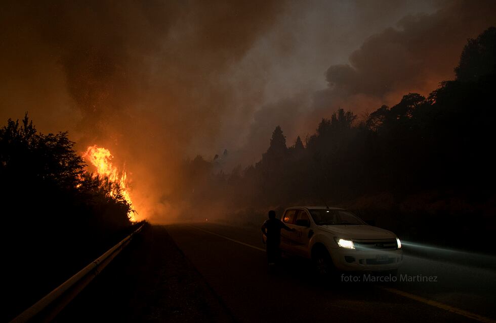 Continúa el fuego en Bariloche: hay dos focos nuevos en la zona del lago Martín y Steffen