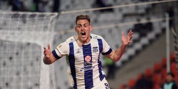 La boca llena de gol de Federico Girotti para el 1 a 1 de Talleres (prensa Talleres).