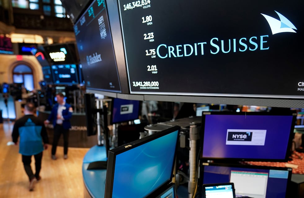 Se extiende la debacle del sistema bancario: ahora colapsó Credit Suisse y volvieron a desplomarse los mercados