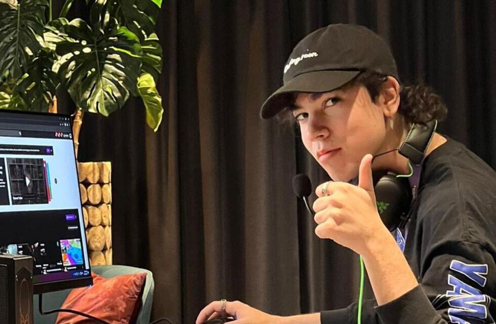 Spreen, en pijama y con sueño, fue elegido streamer revelación en los premios ESLAND