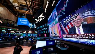 Siguen subiendo los bonos y el Riesgo País perforó los 1.000 puntos. (Foto AP/Seth Wenig)