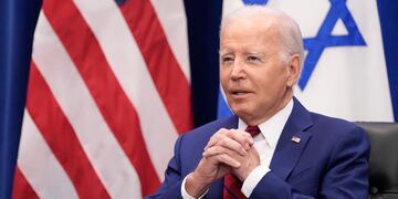 ARCHIVO - El presidente Joe Biden escucha al primer ministro israelí Benjamin Netanyahu en Nueva York, 20 de setiembre de 2023. (AP Foto/Susan Walsh, File)