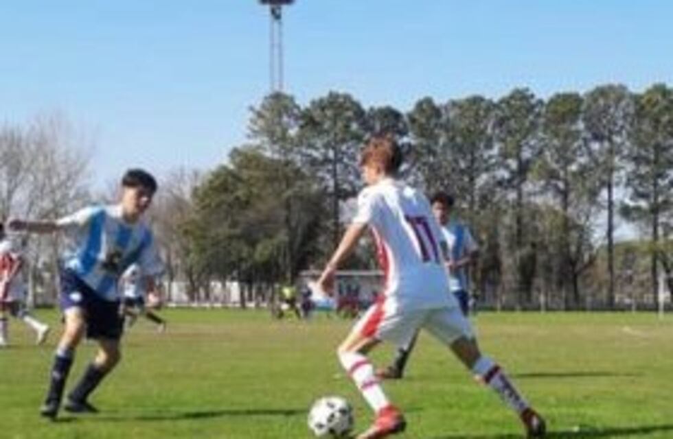Los mellizos Albarrasín, nietos de una leyenda del deporte de Arroyito, juegan en las inferiores de Unión de Santa Fe