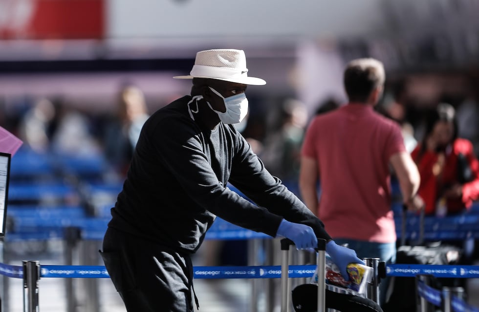 El Gobierno reforzará los controles y la restricción en Ezeiza tras varios certificados de PCR truchos