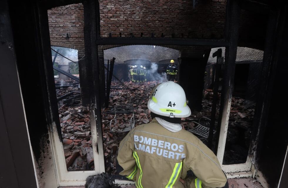 Dieron detalles del rescate al hombre que falleció en el incendio de la Unidad Turística de Embalse