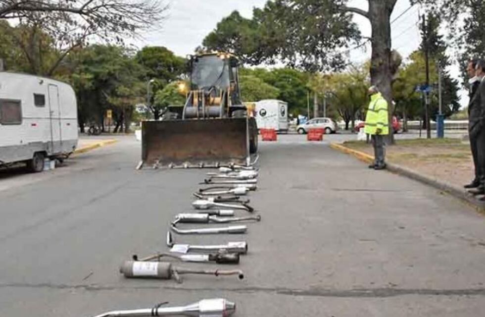 Para imitar en toda Córdoba: en Villa María destruyen los caños de escape de motos no reglamentarios