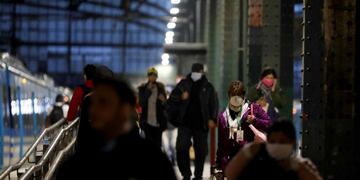 Provincia de Buenos Aires restringe la circulación nocturna para reducir el contagio de coronavirus (Natacha Pisarenko / AP).